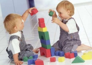 Детская психология: учим малышей делиться
